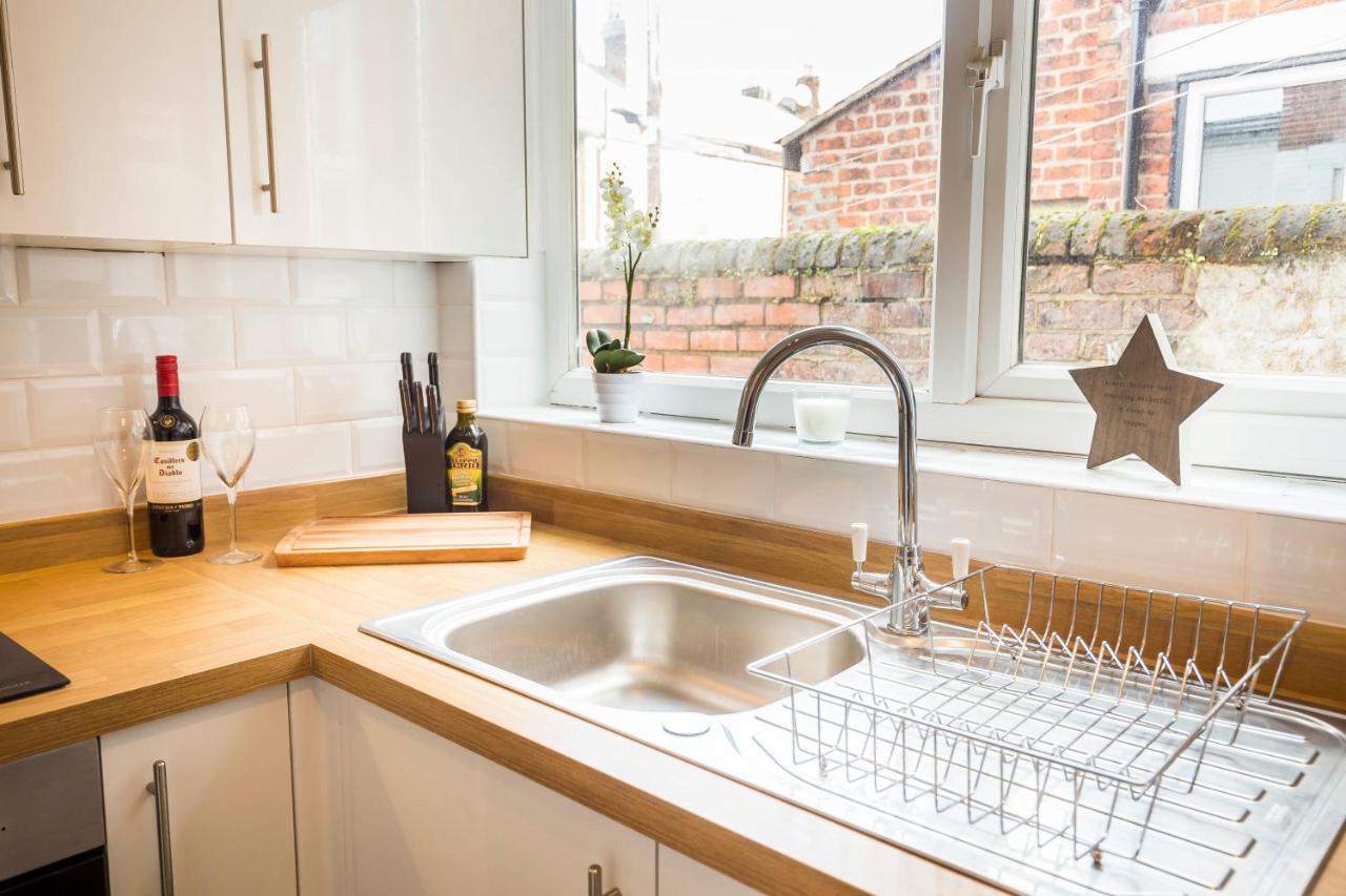Spacious, Modern 4 Bed House Close To City Centre Chester Eksteriør billede